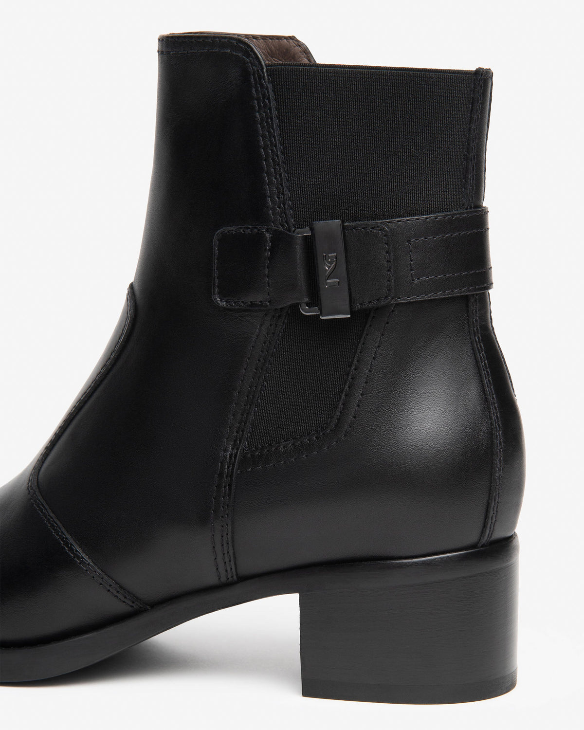 617213 noir